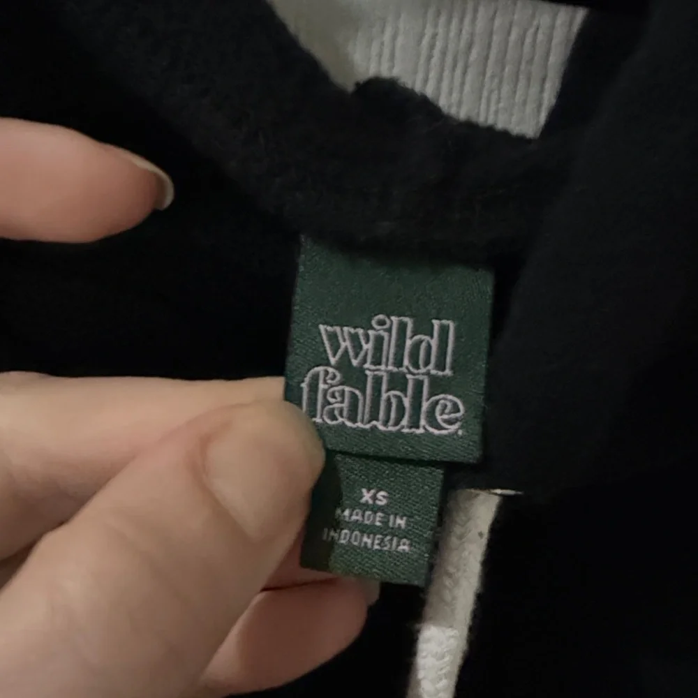 Black Cropped Hoodie with Drawstring - wild fable xs - Picture 2 of 3
